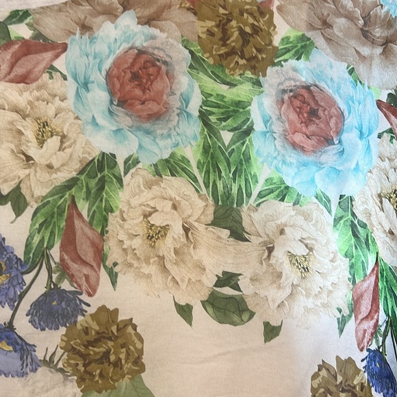 Brand new, Gorgeous Silk Top size S/M Made in Italy - Picture 2 of 6